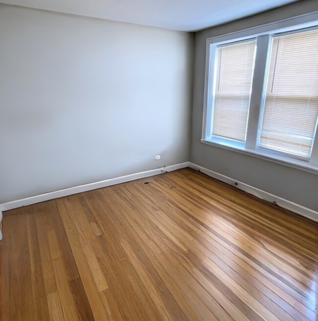 Building Photo - 4343 W Diversey Ave
