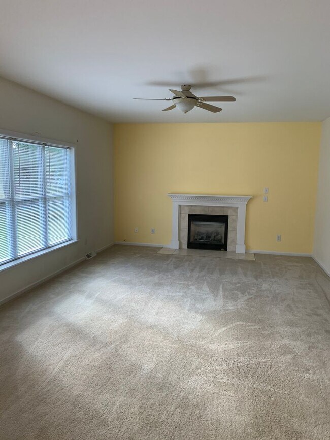 Building Photo - Beautiful Single Family For Rent NOW! Must...