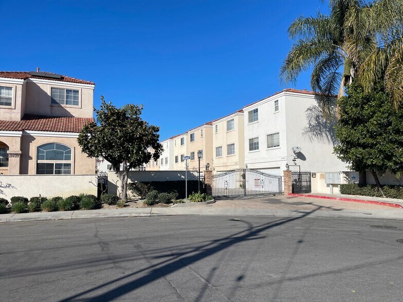 Primary Photo - 11395 Sherwood Dr