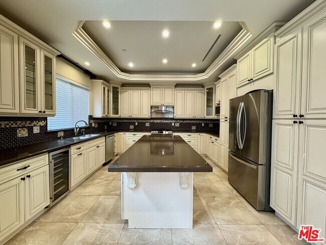 Building Photo - 6234 Carpenter Ave