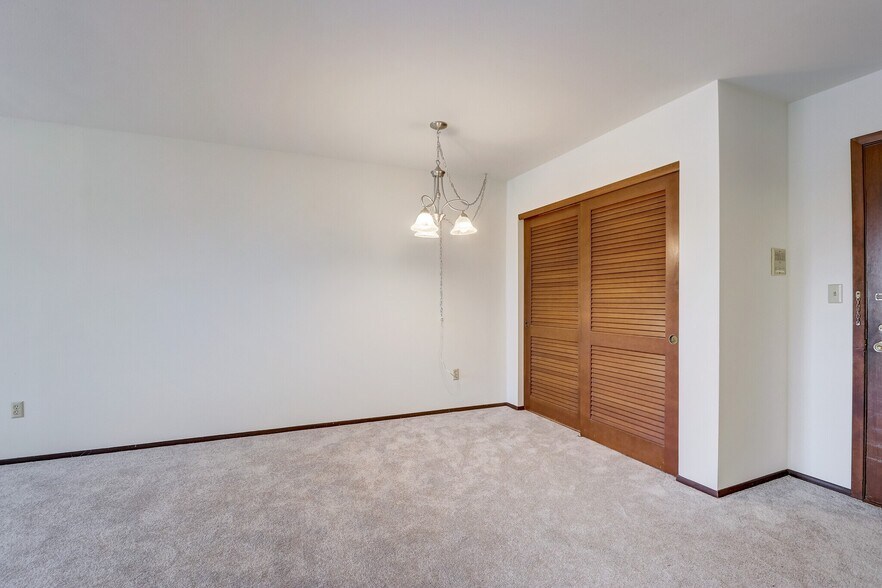 Building Photo - 4333 N Oakland Ave