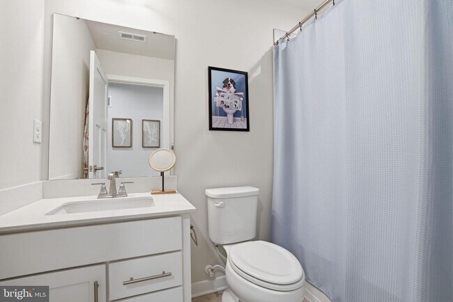 Building Photo - 60 Pratt Ln