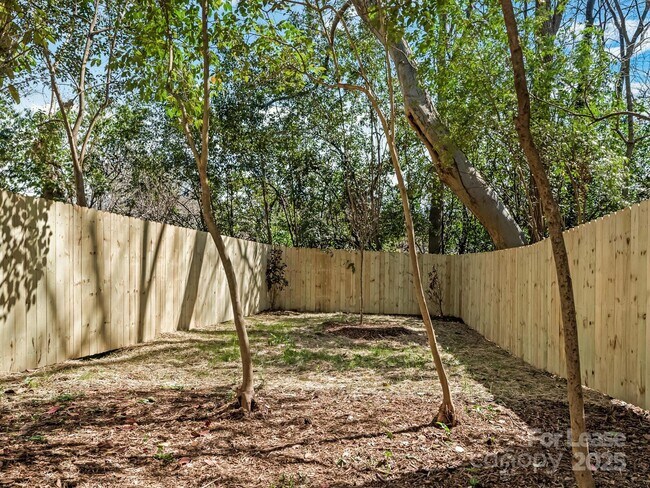 Building Photo - 1310 N Davidson St