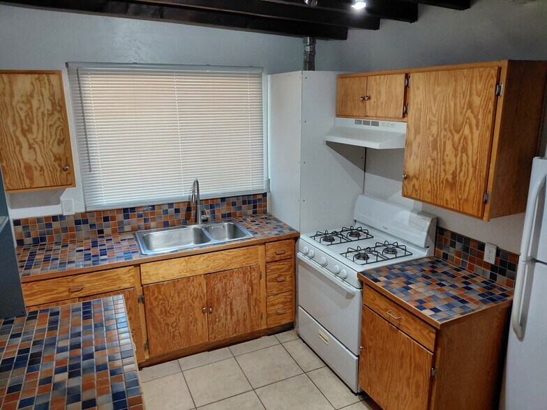Kitchen - 2311 New York Ave SW