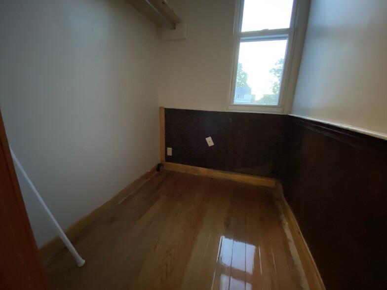 Building Photo - 42 Waugh St