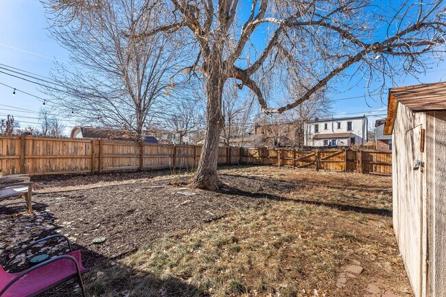 Building Photo - Great location near City Park!