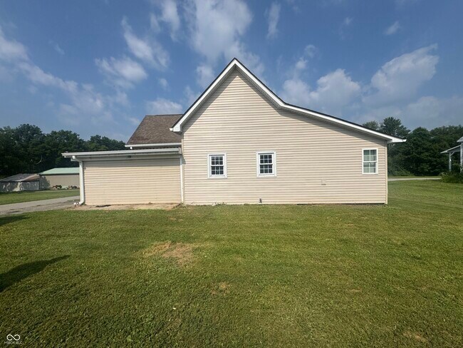 Building Photo - 308 S Range St
