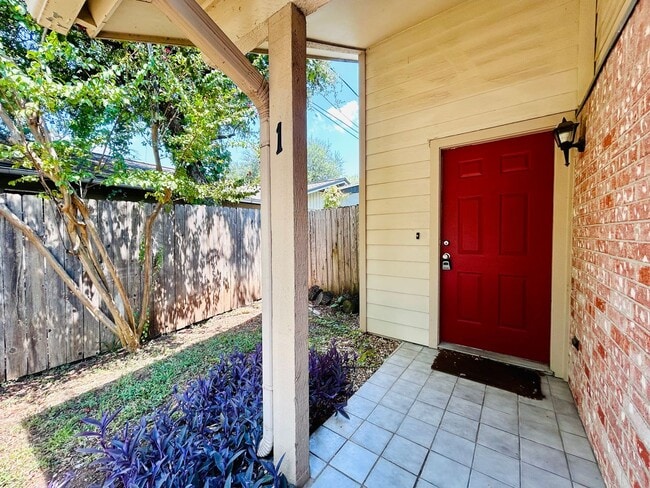 Building Photo - 3801 Manchaca Rd #1 78704 | 1 bed 1 bath $...