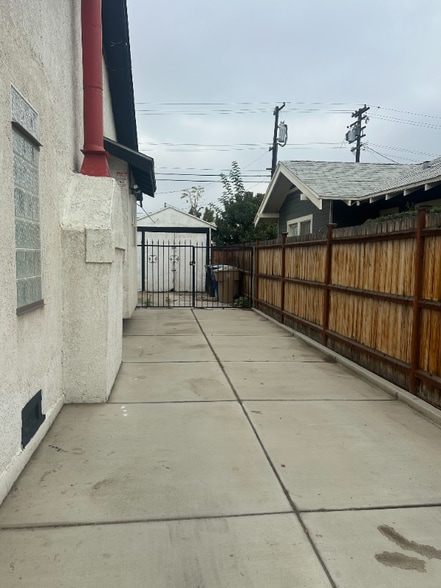 Building Photo - 402 18th St