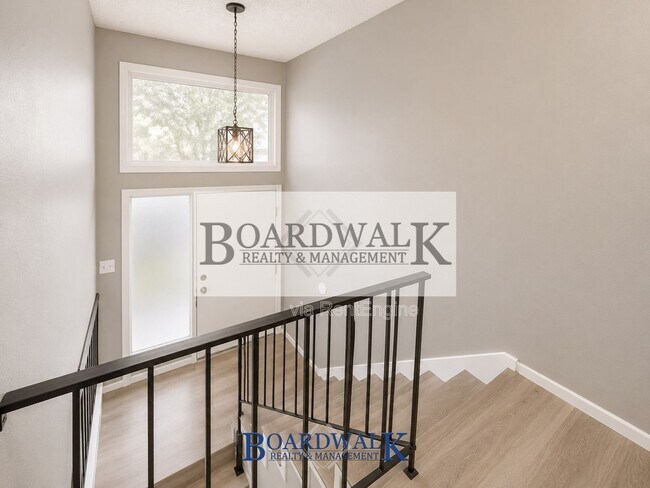 Building Photo - 572 400 N