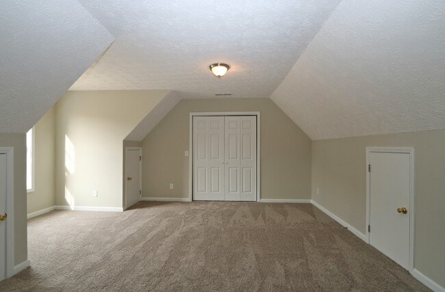 Building Photo - 102 Providence Dr