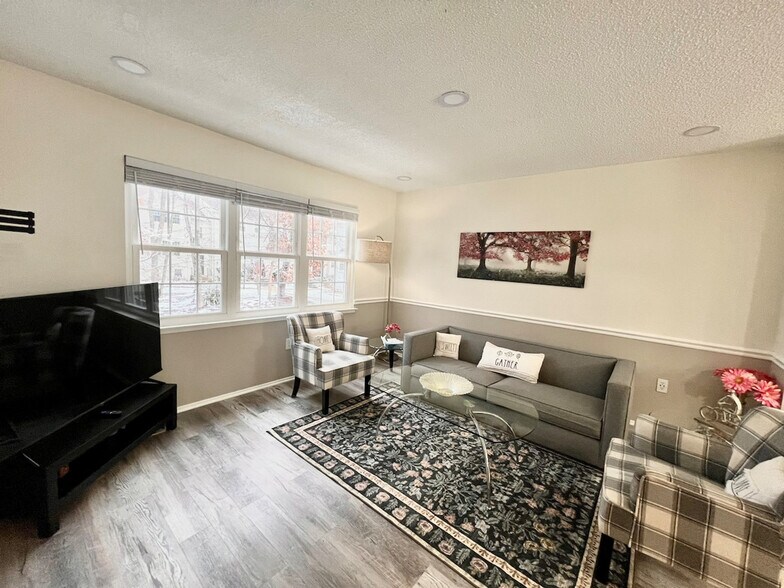 Building Photo - 2361 Hunters Square Ct