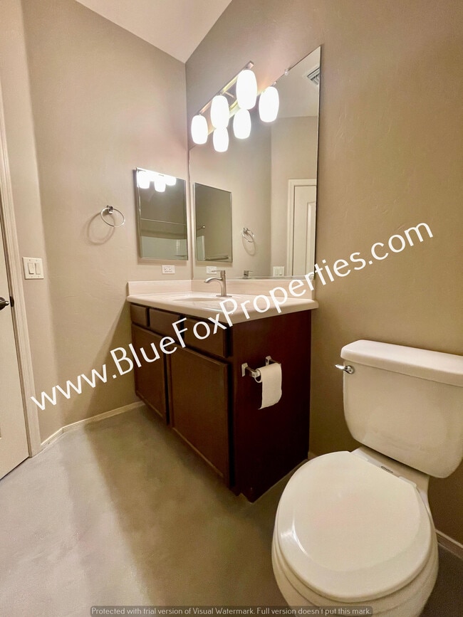 Building Photo - 2428 E Emerald Moon Dr