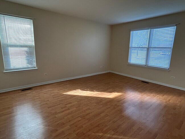 Building Photo - 1020 Chaucer Ct