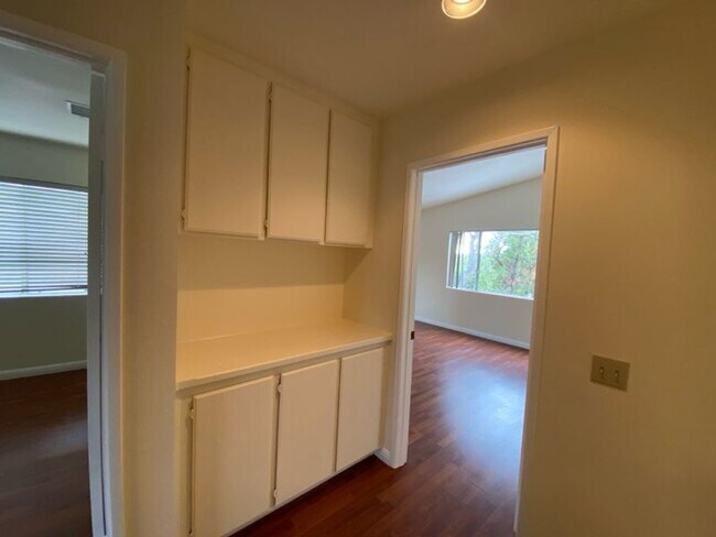 Building Photo - Spacious 4 bed/3 Bath in Oceanside!