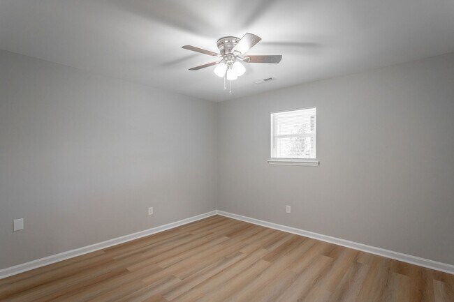 Building Photo - 2703 E 25th St