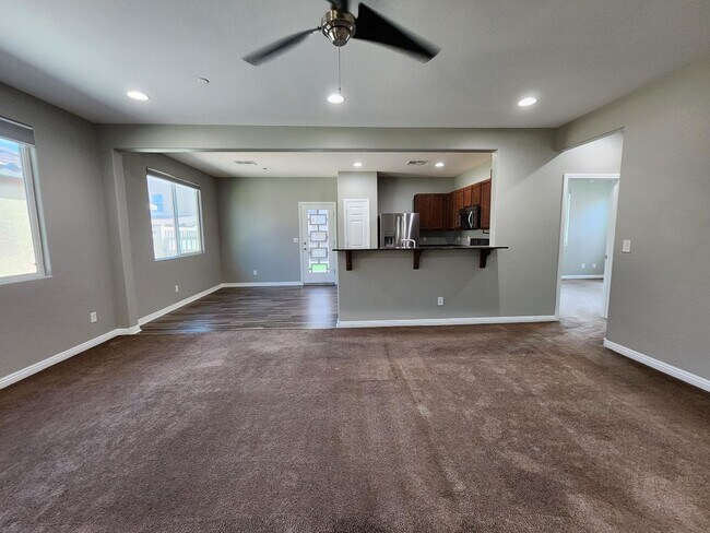 Building Photo - Beautiful Single Story 3 Bedroom close to Cadence