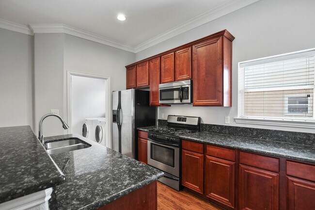 Building Photo - 3119 Cedarplaza Ln