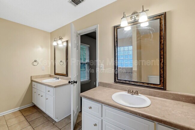 Building Photo - 3013 Heron Ct