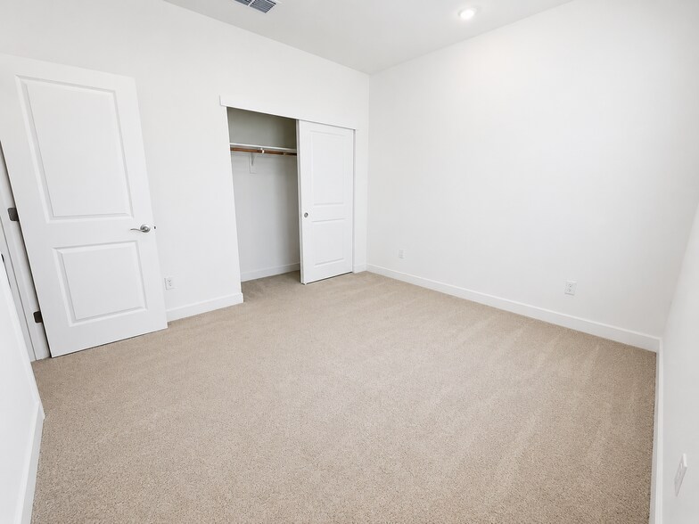 Building Photo - 2345 Raphael Way