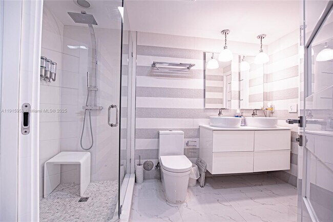 Building Photo - 500 Brickell Ave