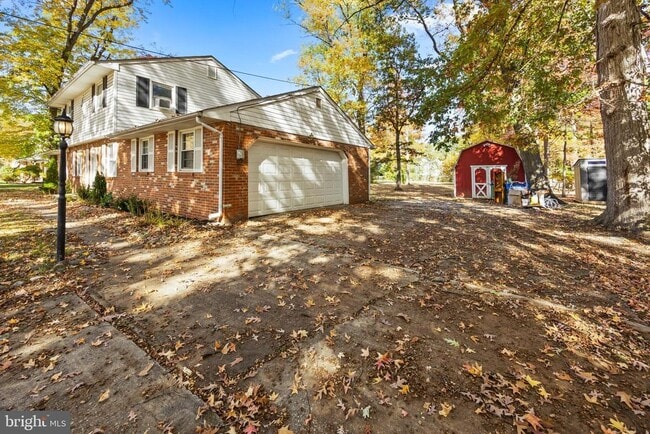 Building Photo - 24 Maple Ave