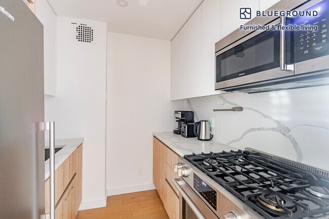 Building Photo - 227 E 59th St