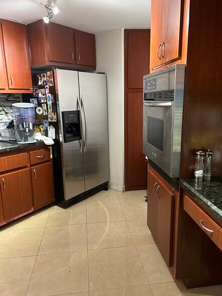 Building Photo - 905 Brickell Bay Dr