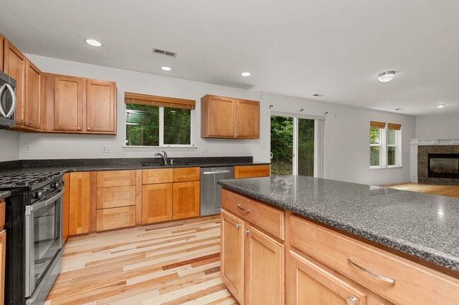 Building Photo - Stunning 3 bed, 2.5 bath home in desirable Bothell neighborhood