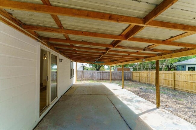 Building Photo - 1109 Hilltop Dr