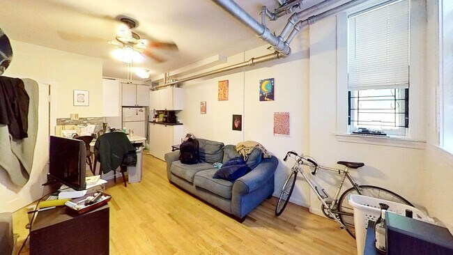 Building Photo - East Lakeview Garden Studio includes Heat