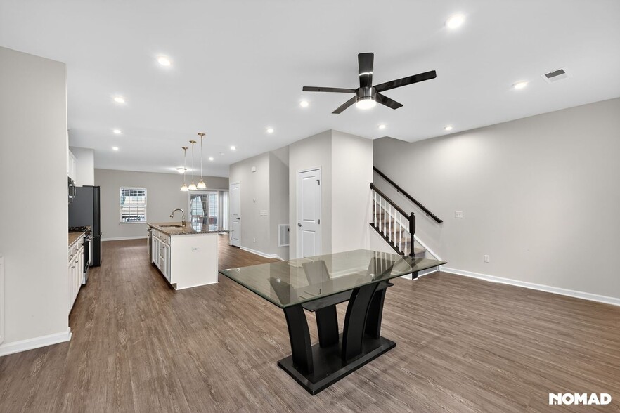 Building Photo - 305 Cross Country Way