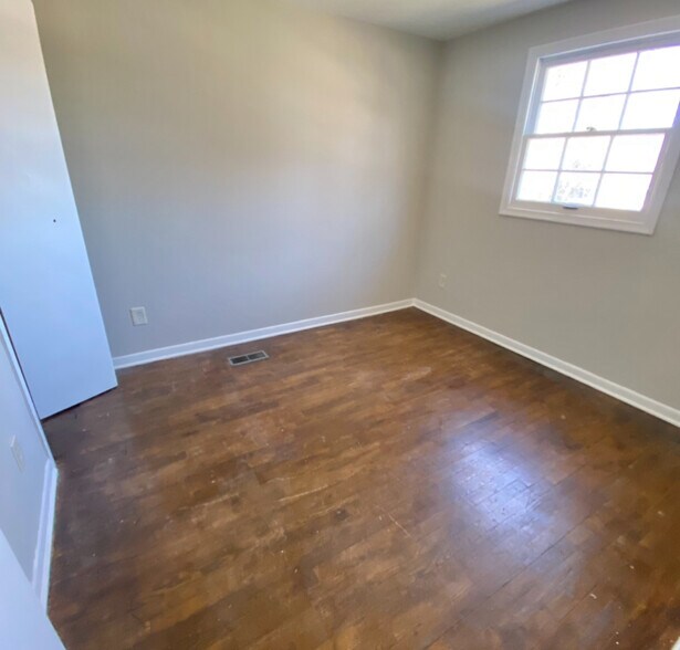 Building Photo - 1632 Greencrest Ave