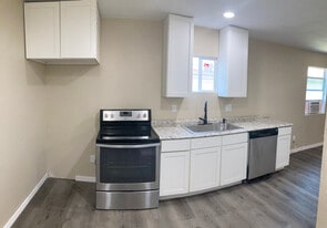 Building Photo - 2520 N Hickory St