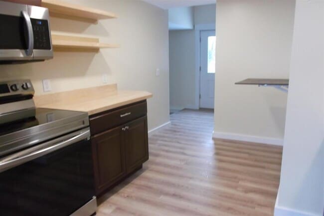 Building Photo - 104 Maple Park