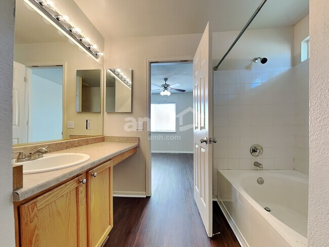 Building Photo - 4060 Orleans St