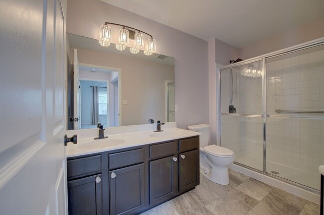 Building Photo - Gorgeous Updated 3 Bed 3 Bath Home Garage