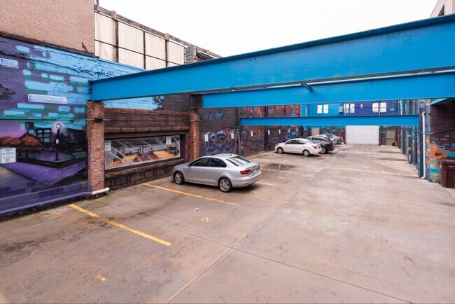 Building Photo - 1827 East Ave
