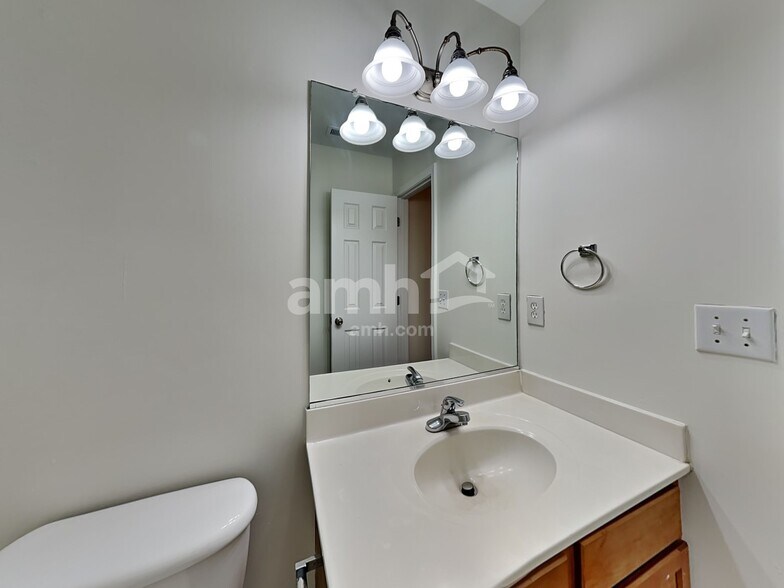 Building Photo - 5 Silverbrook Ct