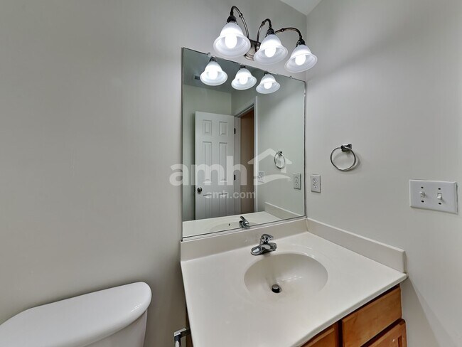 Building Photo - 5 Silverbrook Ct