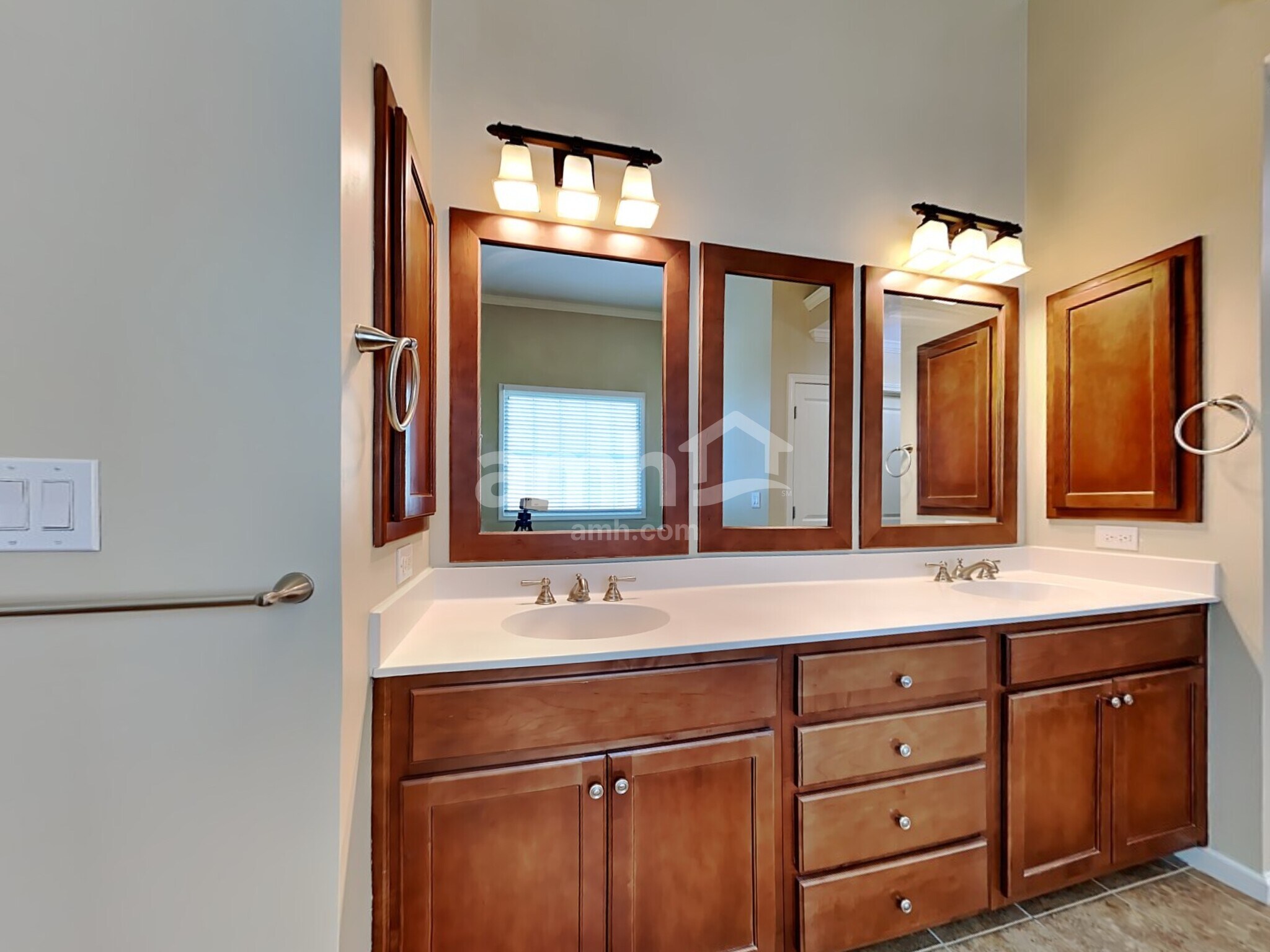 Building Photo - 302 Green St