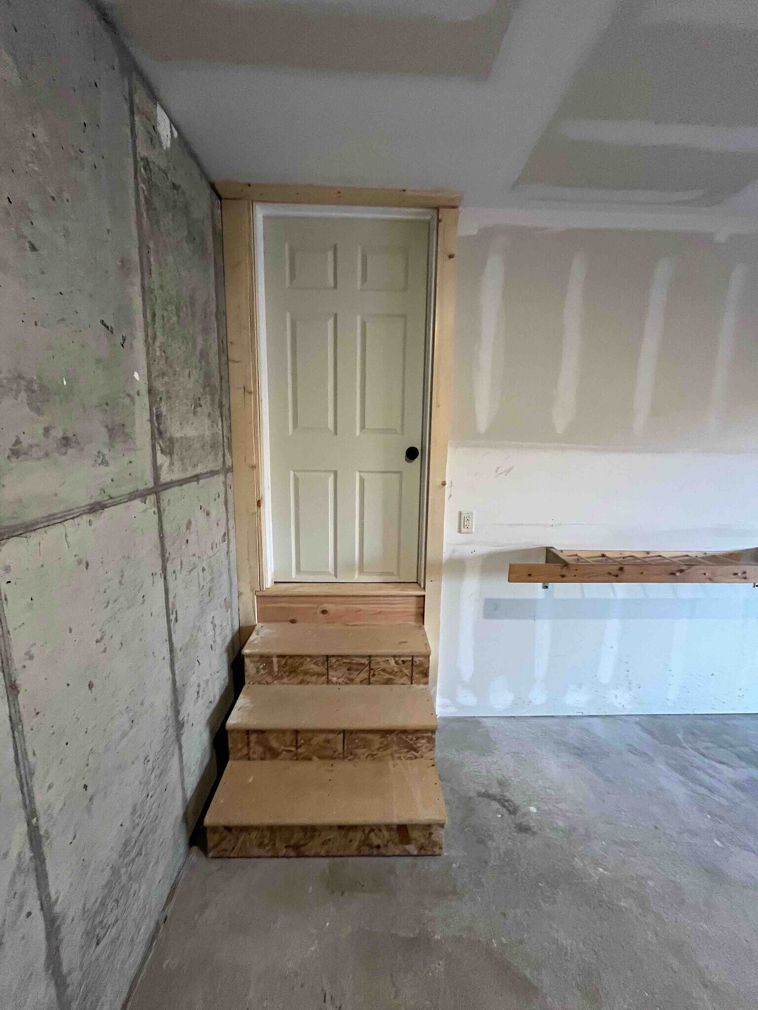 Building Photo - 511 N Aspen St