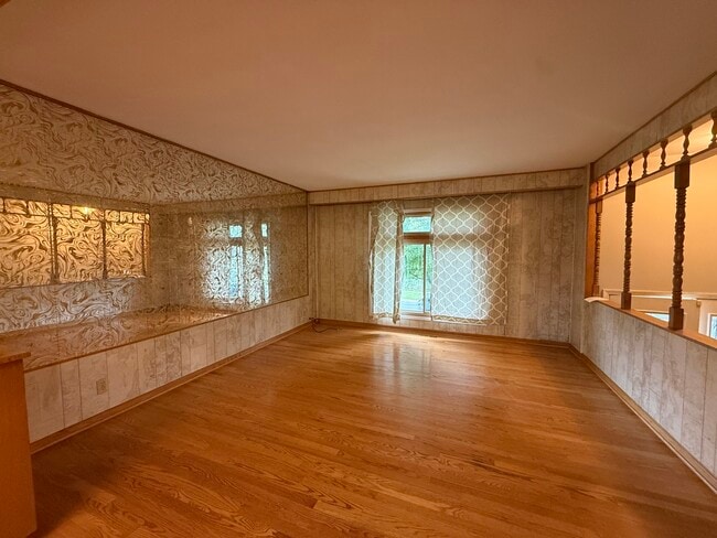 Building Photo - 613 Newberry Dr