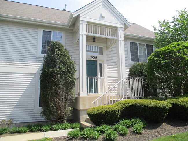 Building Photo - 656 S Rosehall Ln