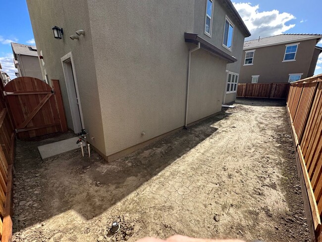 Building Photo - Beautiful 4 Bedroom / 3 Bath River Islands...
