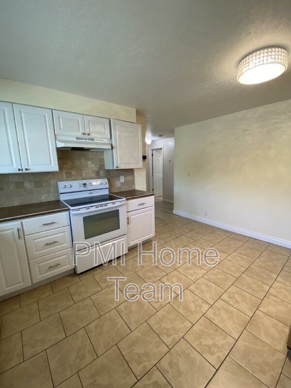 Building Photo - 1183 N 200 E