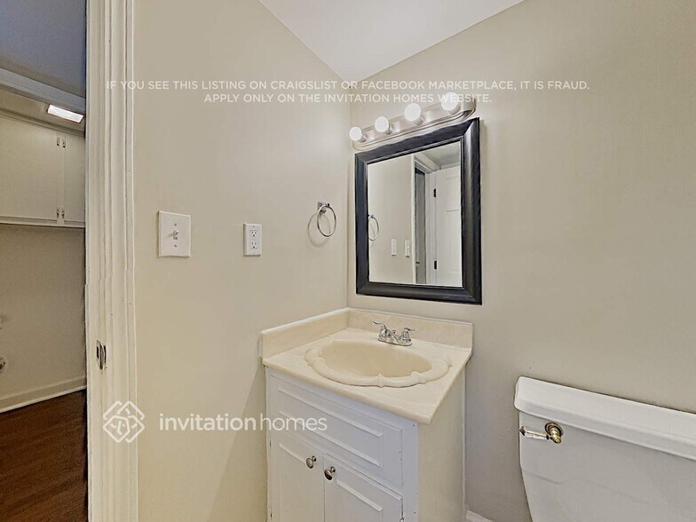 Building Photo - 2571 Riverglenn Cir