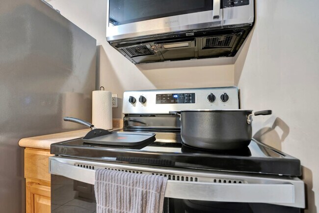 Building Photo - 408 Martin St