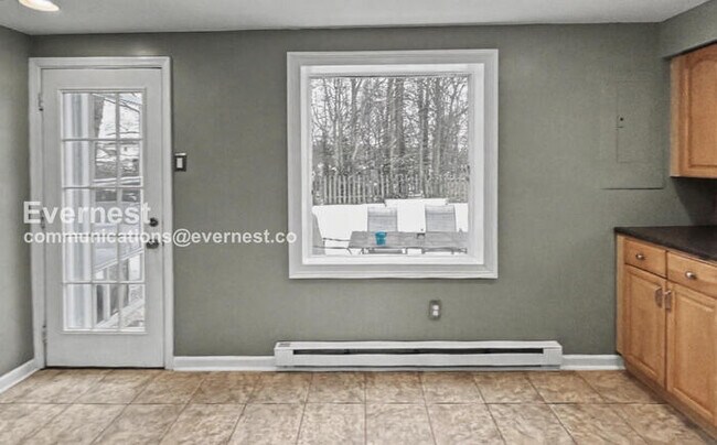 Building Photo - 3 Bed/2 Bath Home with Off-Street Parking / Pet-Friendly / Available Now!