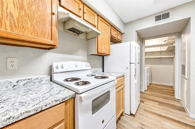 Building Photo - 6606 De Moss Dr